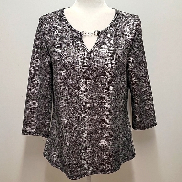 BYdesign Tops - BYdesign Silver and Black Woman's Top Size M 3/4 Sleeves Round Neck with Chain